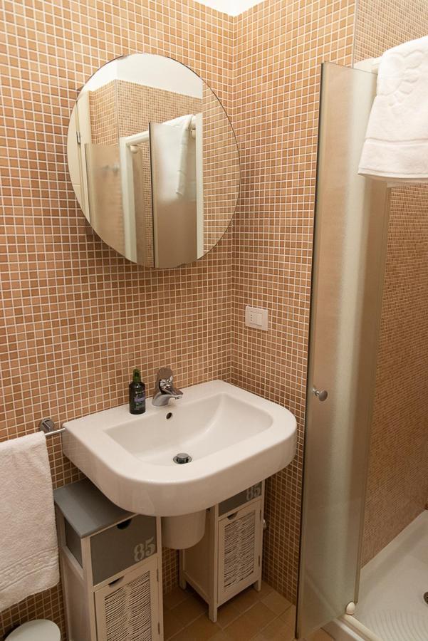 Zara D'Amare A Pesaro 10 Metri Dalla Spiaggia By Yohome Kültér fotó