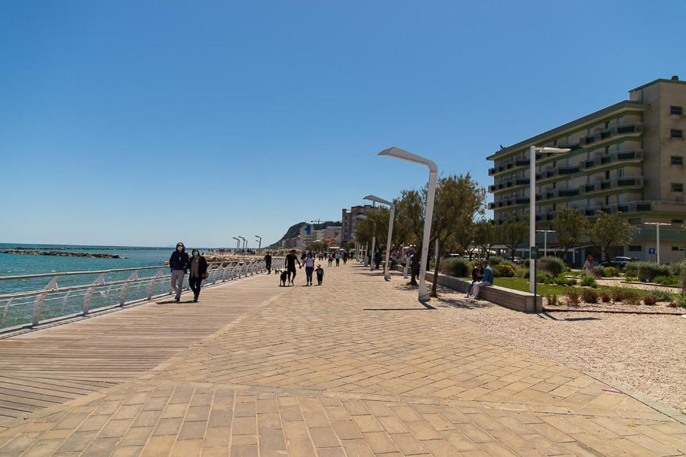 Zara D'Amare A Pesaro 10 Metri Dalla Spiaggia By Yohome Kültér fotó