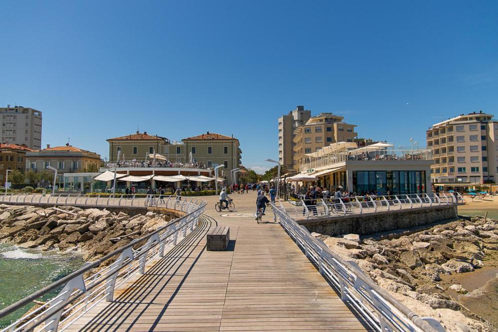 Zara D'Amare A Pesaro 10 Metri Dalla Spiaggia By Yohome Kültér fotó
