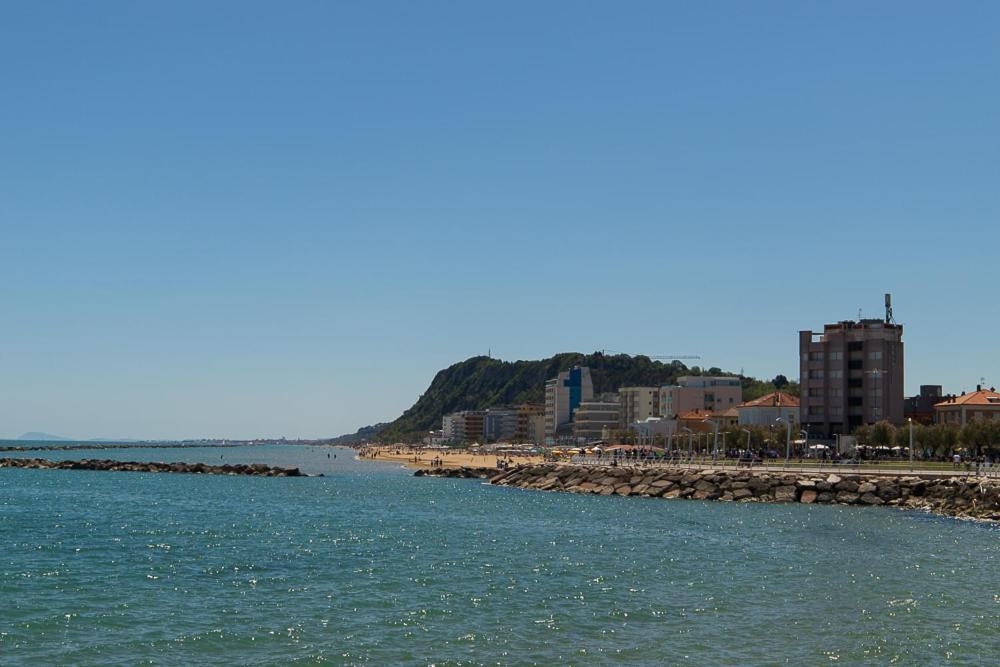 Zara D'Amare A Pesaro 10 Metri Dalla Spiaggia By Yohome Kültér fotó