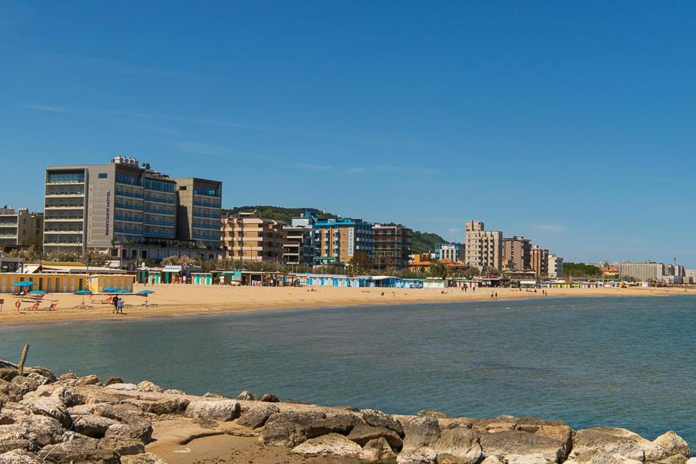 Zara D'Amare A Pesaro 10 Metri Dalla Spiaggia By Yohome Kültér fotó